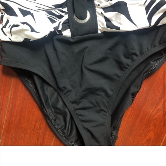 Swimsuit NWTS Bleu Rod Beattie one-piece black and white size 6 - Picture 4 of 11